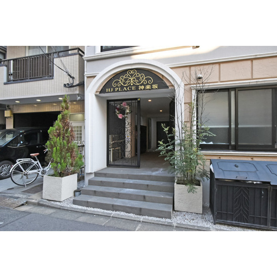 【エントランス】 | ＨＪ　ＰＬＡＣＥ神楽坂 | 清潔なエントランスです