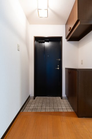 カーザ・エッチェルサ世田谷の玄関|※写真は同タイプ住戸です。