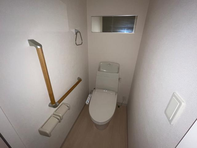 メゾン・ド・ラフェリアのトイレ|落ち着いた色調のトイレです