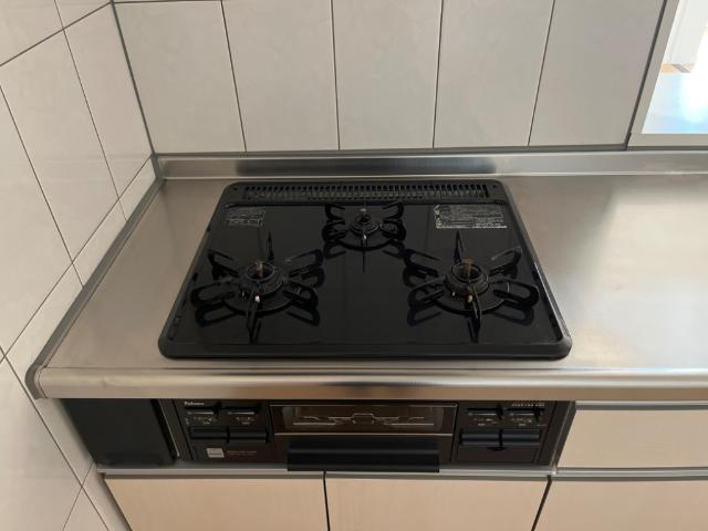 アビターレのキッチン|コンパクトなキッチンで掃除もラクラク