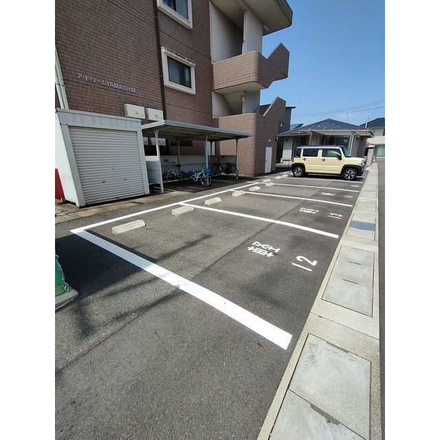 関市東新町５丁目のアパートの駐車場