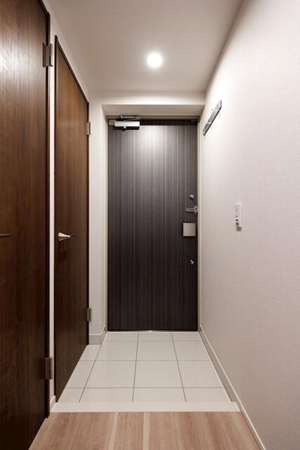 ドゥーエ梅屋敷(ドゥーエウメヤシキ)の玄関