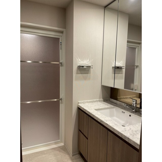 ジオタワー大阪十三の洗面所