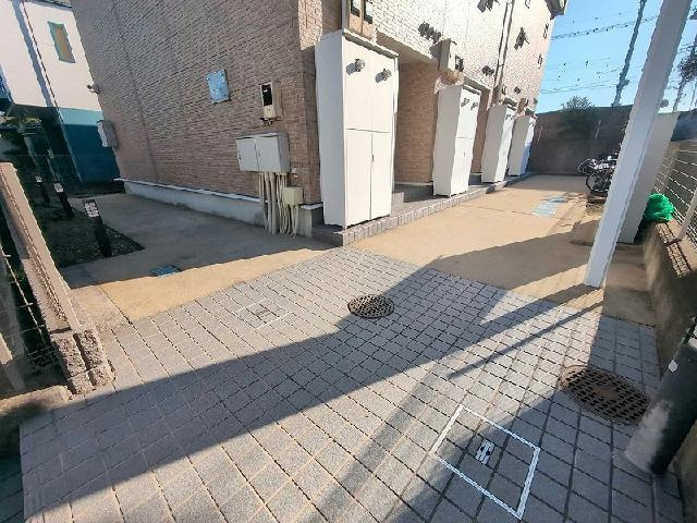 レオネクスト成城壱番館の駐車場