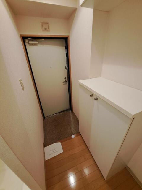 三和駒込(サンワコマゴメ)の玄関