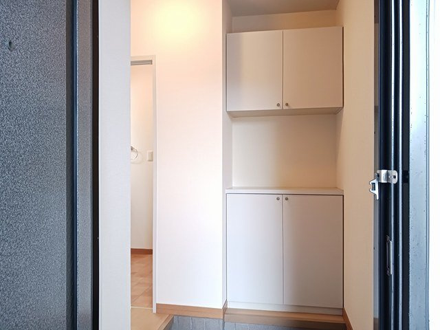 フレグランス上小泉　西館の玄関|収納もある玄関です
