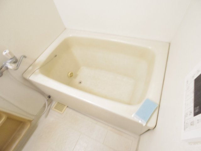 コーポクレマチス２号棟の浴室