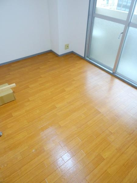 イスズハイツベル泉尾の収納|角部屋につき窓があります！