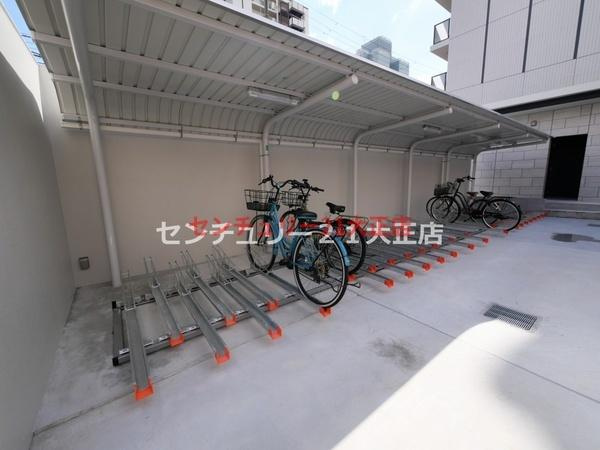 メゾンドボヌール弁天町の駐車場