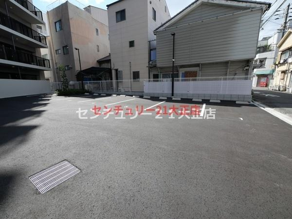 メゾンドボヌール弁天町の駐車場