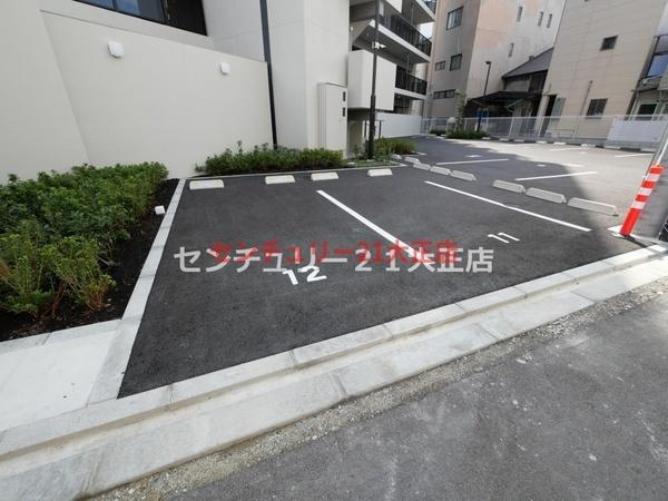 メゾンドボヌール弁天町の駐車場