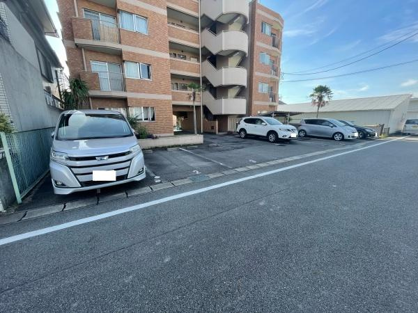 サンシティ羽根の駐車場|敷地内駐車場です。