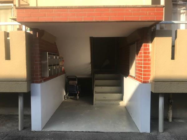 パラシオン日名の玄関