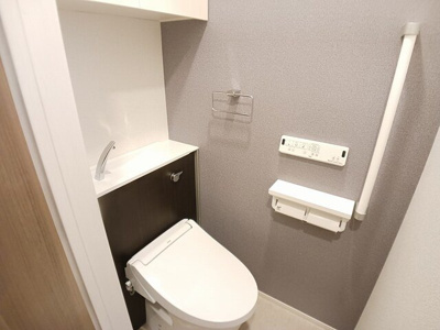 【トイレ】 | カーサ　セレーノ | 落ち着いた色調のトイレです