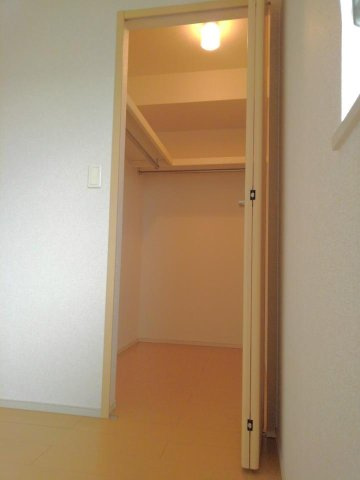 リバ－　イ－ストの収納|こまごまとしたものを収納できそうですね