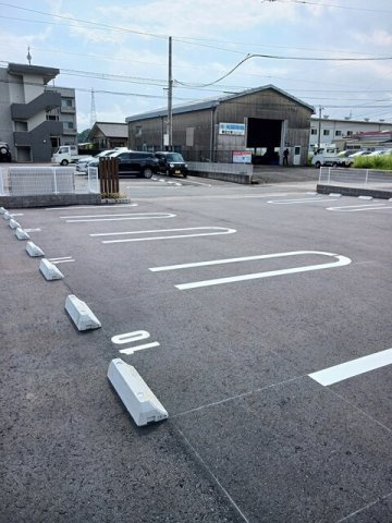 カプシーヌ　セゾンの駐車場|駐車場があります