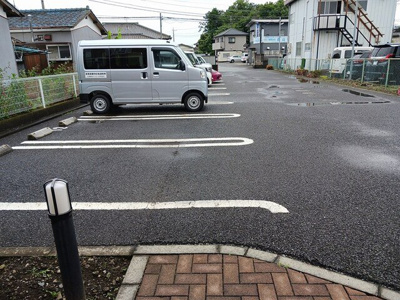 【駐車場】 | サニー　フラット | 駐車場に車を止められます