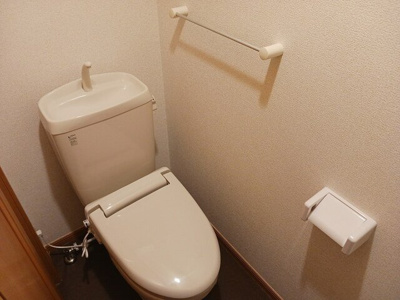【トイレ】 | サニー　フラット | 落ち着いた色調のトイレです