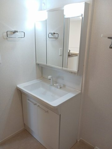 サニーハウス　Ⅱの洗面所|ゆったりとスペースのある洗面所