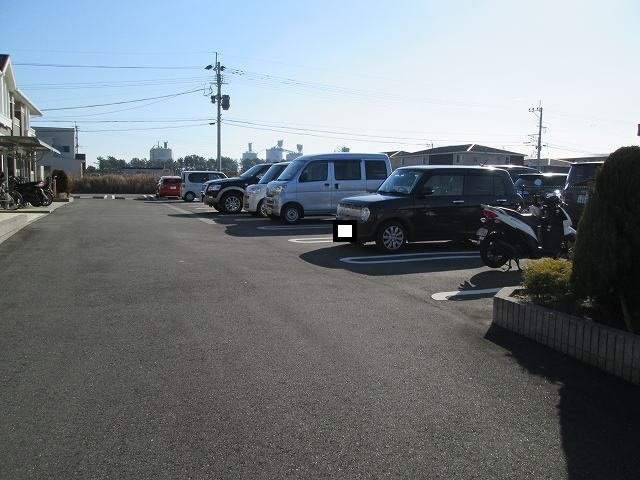 セレノ・カーサＡの駐車場|駐車場完備です