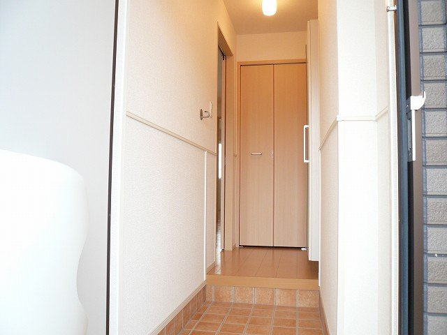 セレノ・カーサＡの玄関|きれいな玄関です