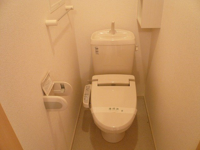 カームリーガーデンⅠのトイレ|ゆったりとした空間のトイレです