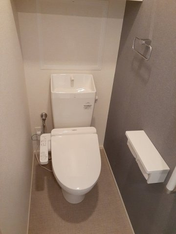 バレンティーノ　４６のトイレ|ゆったりとした空間のトイレです