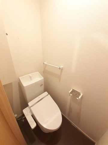 ヴェルナ・Ａのトイレ|清潔感のあるトイレです