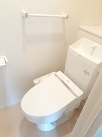 グランスイート青葉のトイレ|落ち着いた色調のトイレです
