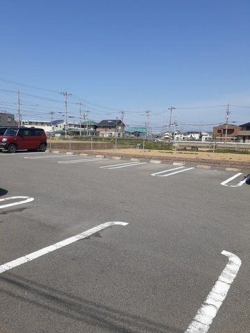 イルミナールの駐車場|駐車場があるので、車を買う予定の方も安心です