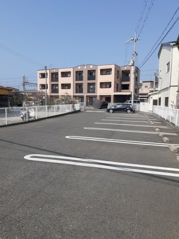 プチ・ソレールの駐車場|駐車場があるので、車を買う予定の方も安心です