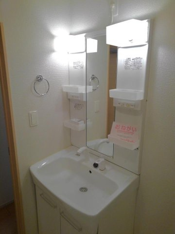 リバ－　イ－ストの洗面所|コンパクトで使いやすい洗面所