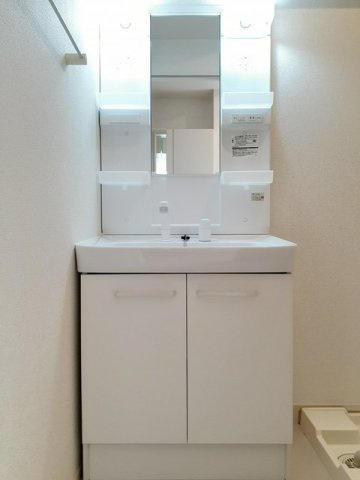 グレイスＡの洗面所|明るい洗面所です
