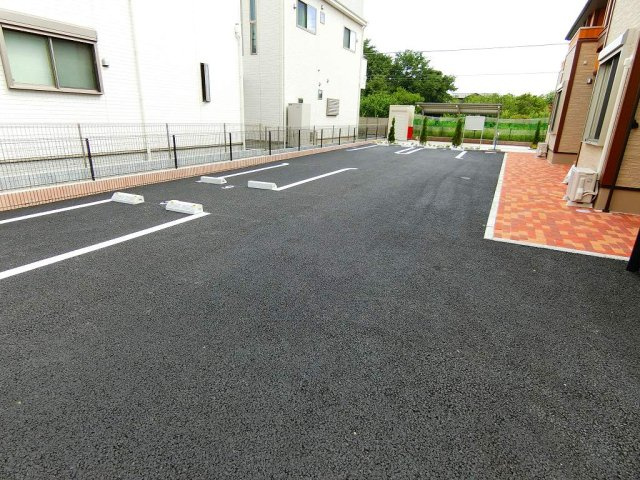 ヴァンヴェールの駐車場|駐車場があるので、車を買う予定の方も安心です