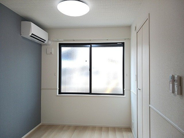 ＦＯＵＲの内装|明るい色調の室内です