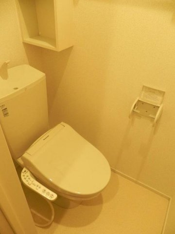 サンリットのトイレ|落ち着いた色調のトイレです