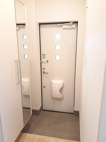 エストボヌールの玄関|落ち着いた玄関です