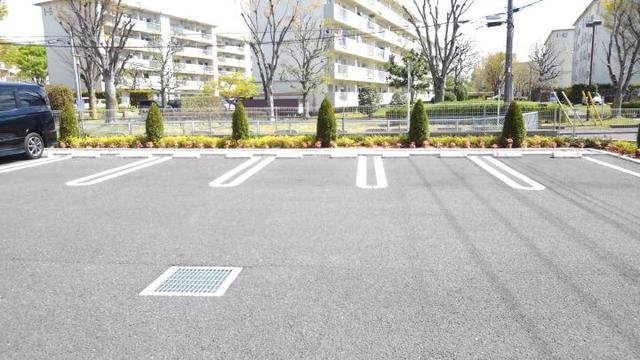 アルモニーの駐車場|カースペースがあります