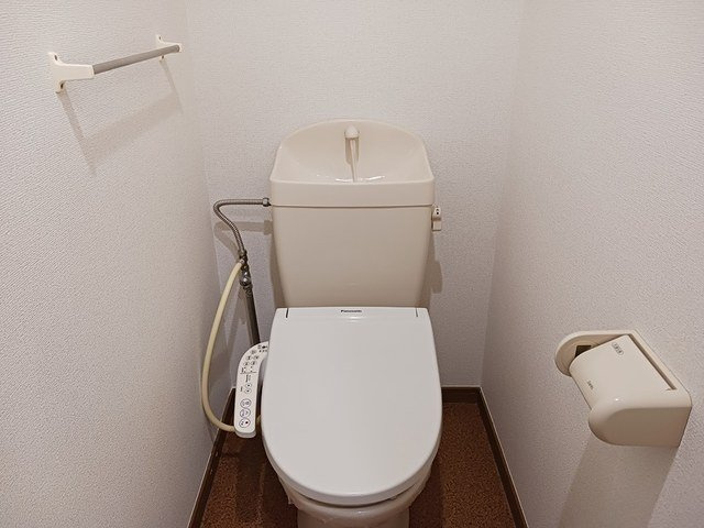 フィオーレのトイレ|落ち着いた色調のトイレです