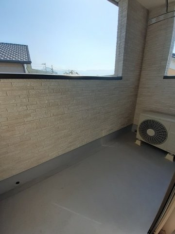 グレーシアＮ．東温Ｂのバルコニー|お洗濯にも便利なバルコニー付き