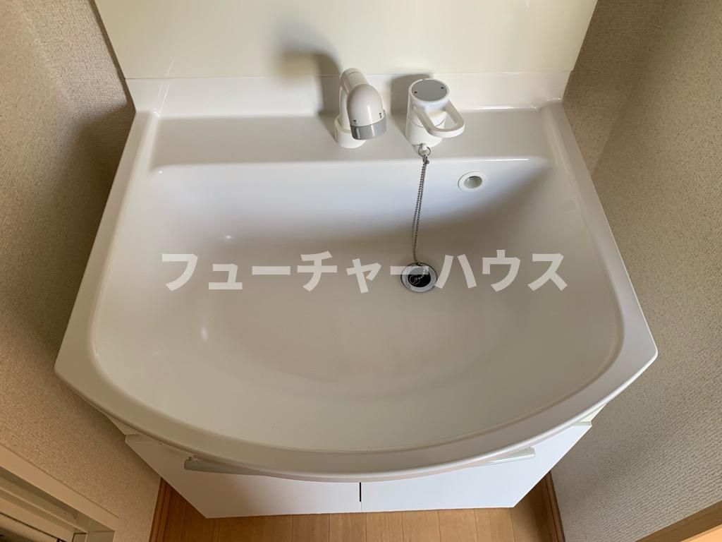 ハーベスト千波の洗面所|明るい洗面所です