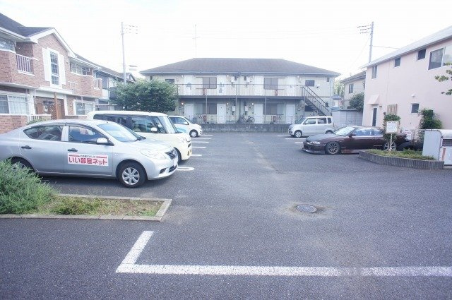 グレースコート臼井の駐車場|駐車場に車を止められます