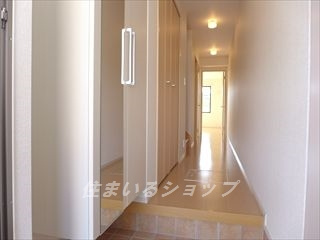 ユニベールＢの玄関|ミラー付き大型シューズボックス