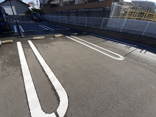 フリッシュ　リヒトⅡの駐車場