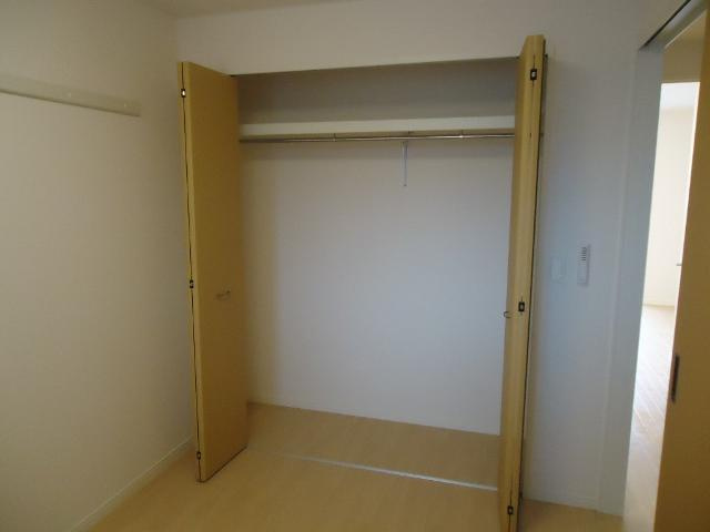 エコハウス華園Aの収納|クローゼット