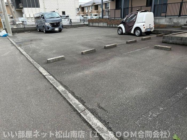 【駐車場】 | リヴェール　たかおか