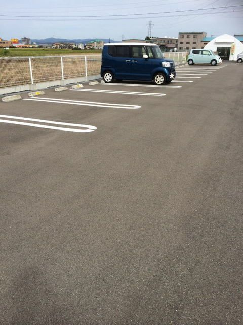 ア－バン　エル　Ⅱの駐車場