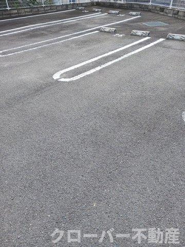 シャインヴァルトＣの駐車場