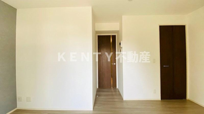 【寝室】 | クレスト蒲田 | 広くて明るい寝室