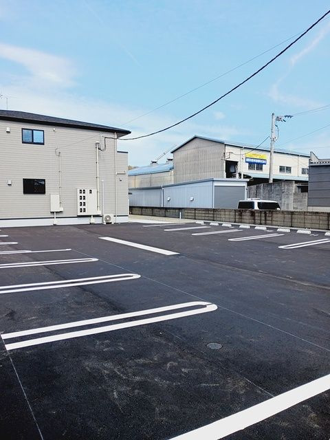 カルムⅣの駐車場